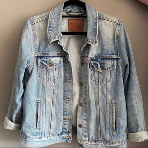 *SOLD* VINTAGE LEVIS MID WASH WOMENS JACKET 💙